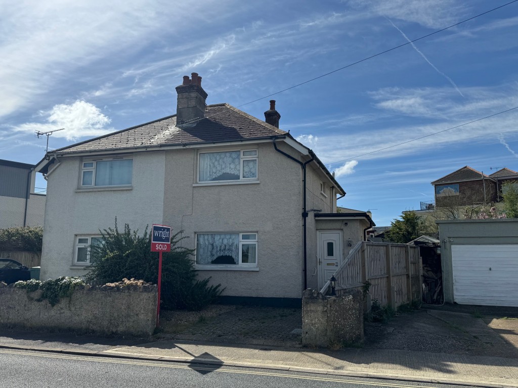 Lot: 130 - TWO-BEDROOM HOUSE FOR IMPROVEMENT - View from the street